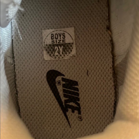 Nike Black and White Low-Top Sneakers - Picture 6 of 7